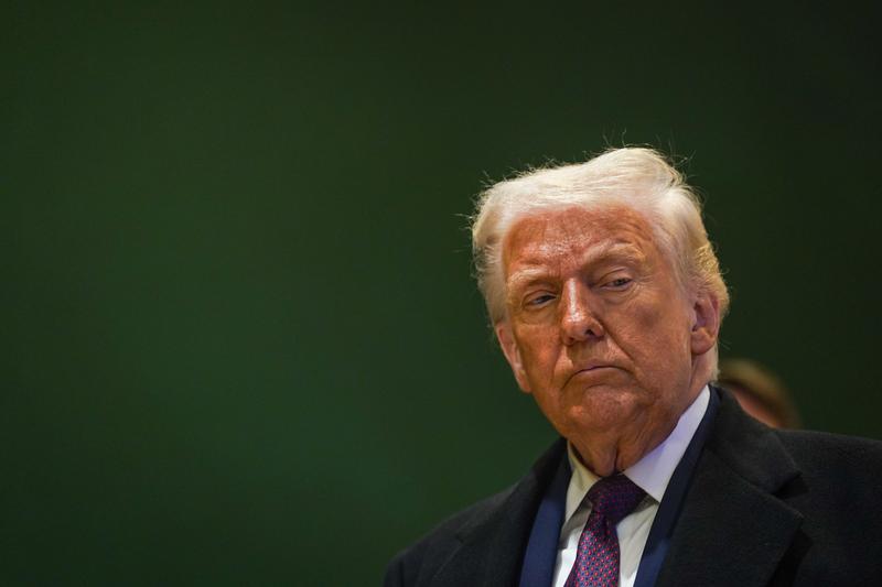 ABD Başkanı Donald Trump, Oval Ofis’te düzenlediği başkanlık kararnamesi imza