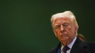 ABD Başkanı Donald Trump, Oval Ofis’te gerçekleştirdiği bir Başkanlık Kararnamesi