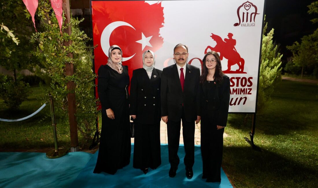 Büyük Zafer’in 104. yıl dönümü kutlamaları kapsamında Siirt’te geniş katılımlı