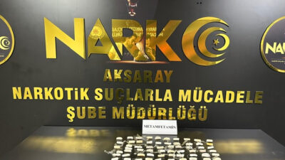 Aksaray Emniyet Müdürlüğü ekiplerinin gerçekleştirdiği uyuşturucu operasyonunda, yakalanacaklarını anlayan üç