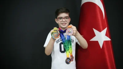 Bursa’da yaşayan 9 yaşındaki Ömer Asaf Karaoğlan, Singapur Uluslararası Matematik