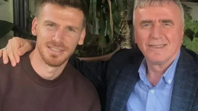 Tecrübeli futbolcu Serdar Aziz’in babası Sadri Aziz hayatını kaybetti. Vefat