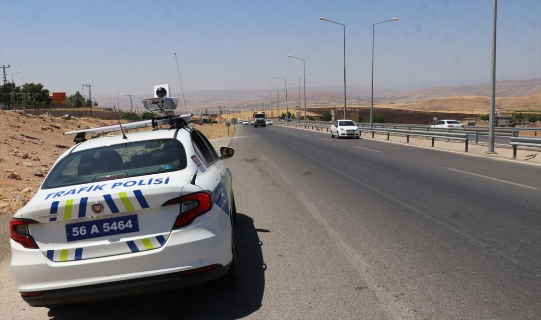 Siirt’te trafik polisleri, radar uygulamalarını yerli ve milli imkanlarla geliştirilen