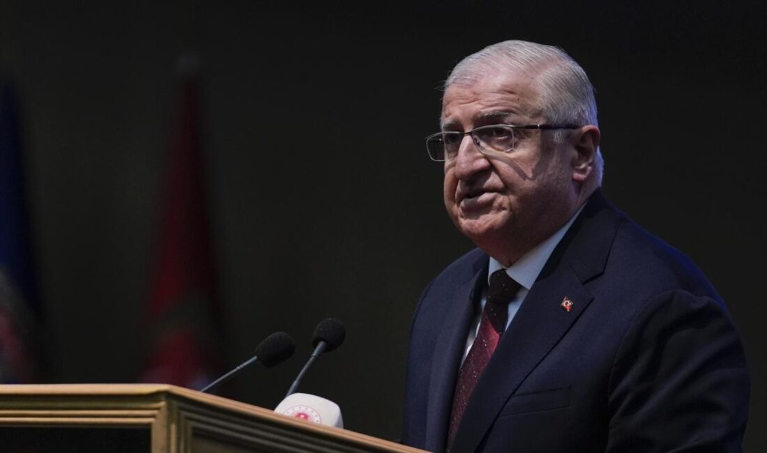 Milli Savunma Bakanı Yaşar Güler, Deniz Kuvvetleri başta olmak üzere