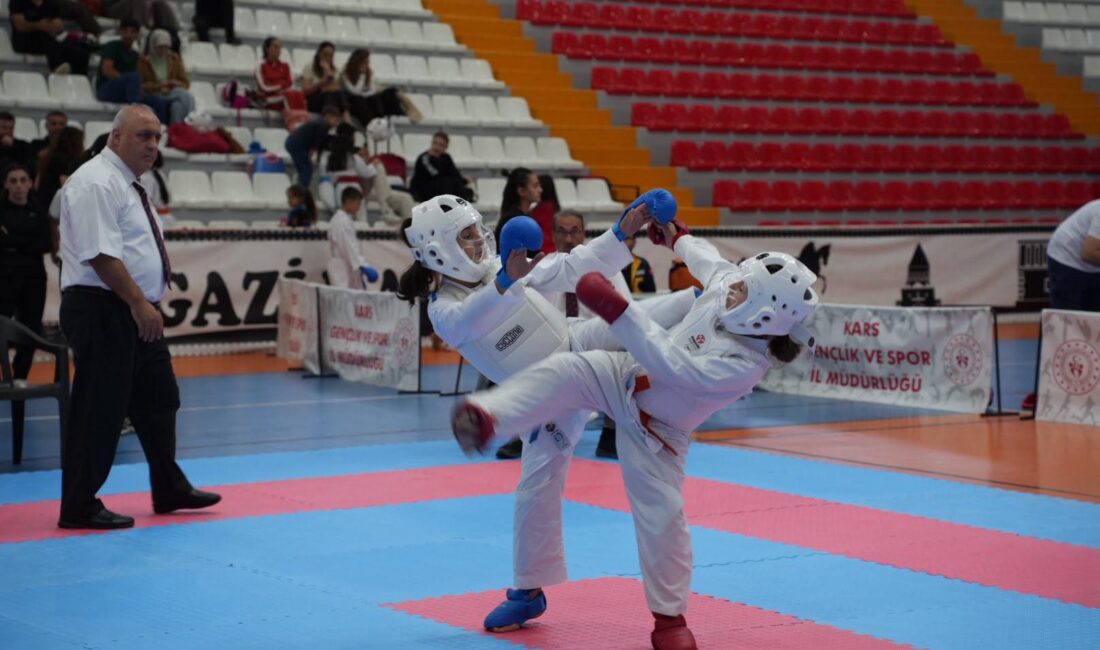 Türkiye’nin dört bir yanından gelen genç karateciler, Kars’ta düzenlenen Spor