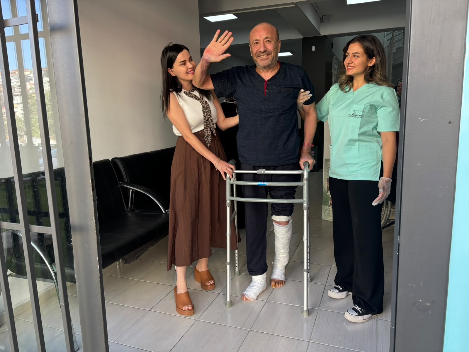 Afyonkarahisar’da bir fabrikada elektrik akımına kapılarak ağır yaralanan ve sağlık
