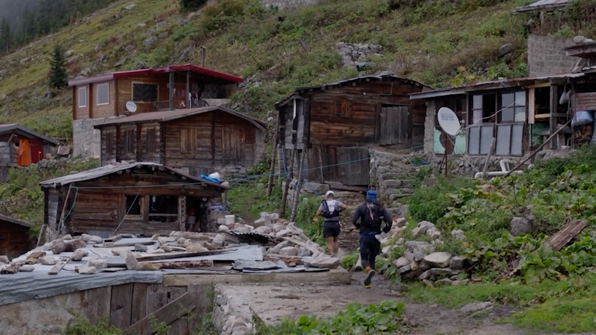Rize’nin Çamlıhemşin ilçesinde yer alan ve deniz seviyesinden 3 bin