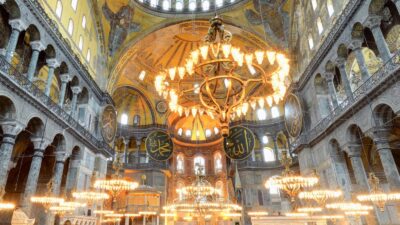 Ayasofya-i Kebir Cami-i Şerifi’nde ana kubbede devam eden restorasyon sürecine