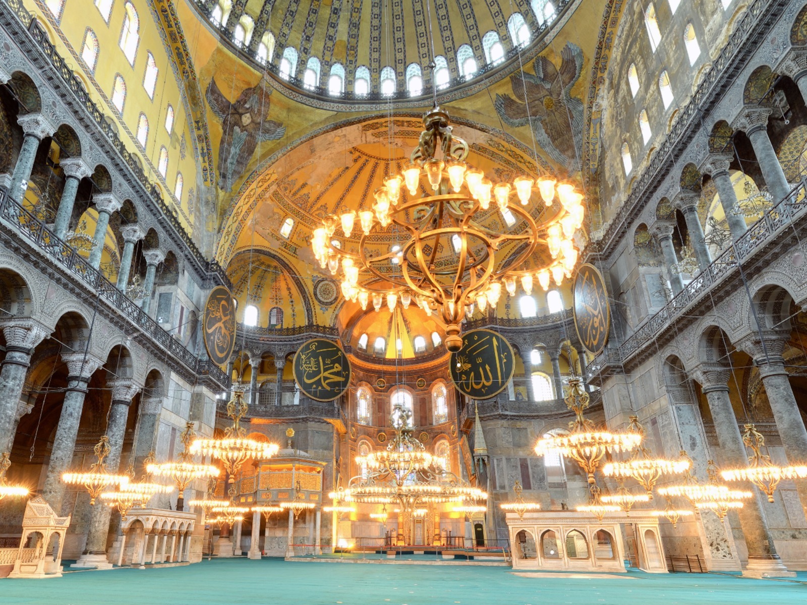 Ayasofya-i Kebir Cami-i Şerifi’nde ana kubbede devam eden restorasyon sürecine
