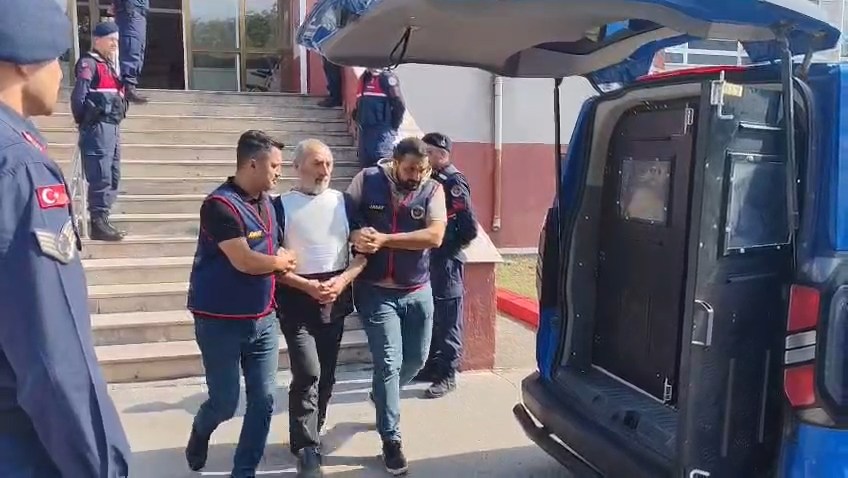Bolu’nun Mengen ilçesinde arazi anlaşmazlığı sebebiyle husumet beslediği baba ve