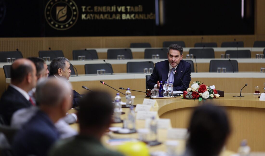 Enerji ve Tabii Kaynaklar Bakanı Alparslan Bayraktar, Türkiye Maden İşçileri