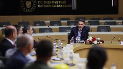 Enerji ve Tabii Kaynaklar Bakanı Alparslan Bayraktar, Türkiye Maden İşçileri