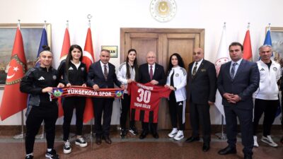 Milli Savunma Bakanı Yaşar Güler, Yüksekova Spor Kadın Futbol Takımı