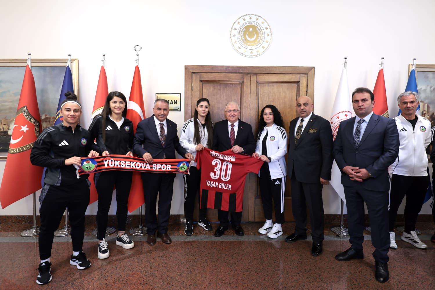 Milli Savunma Bakanı Yaşar Güler, Yüksekova Spor Kadın Futbol Takımı
