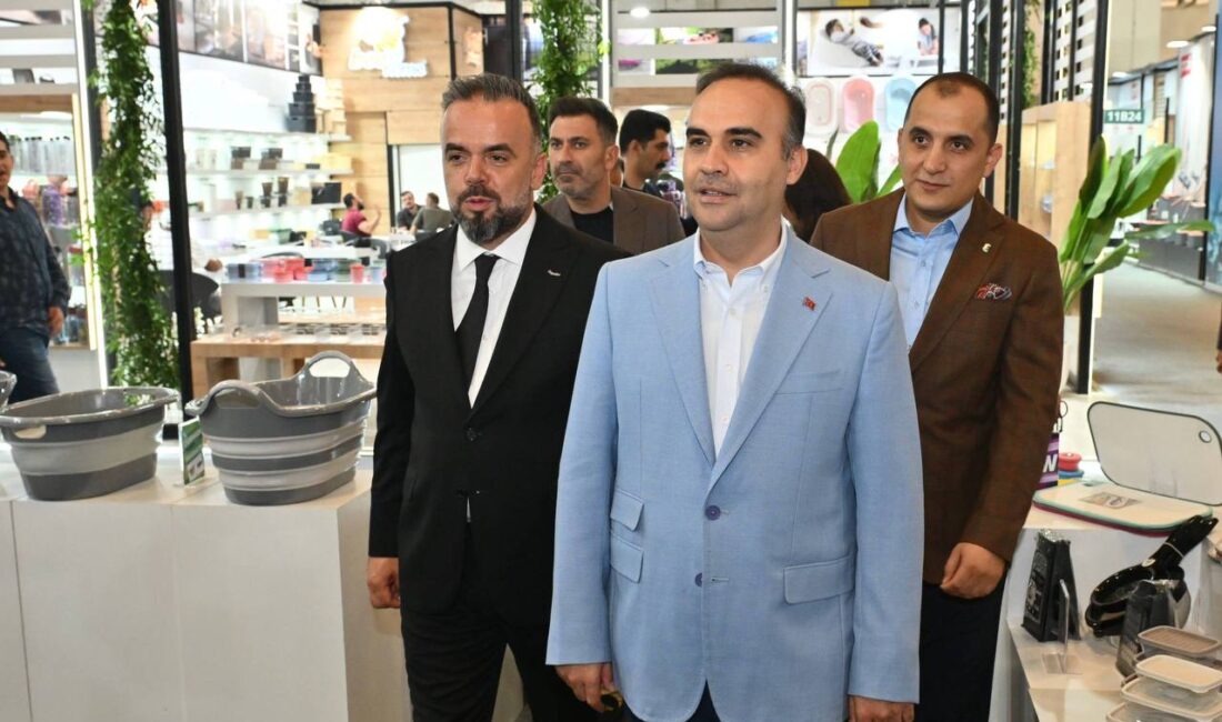 Sanayi ve Teknoloji Bakanı Mehmet Fatih Kacır, Tüyap Fuar ve