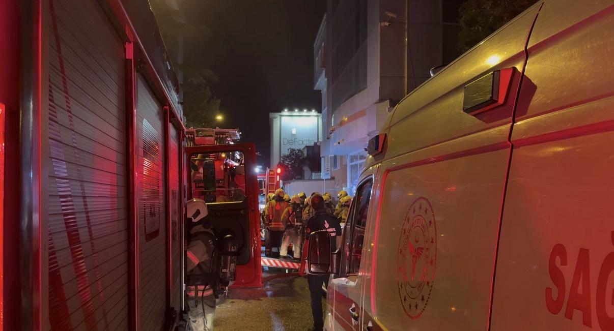 Beykoz Kavacık Mahallesi Yayabeyi Sokak üzerinde yer alan yedi katlı