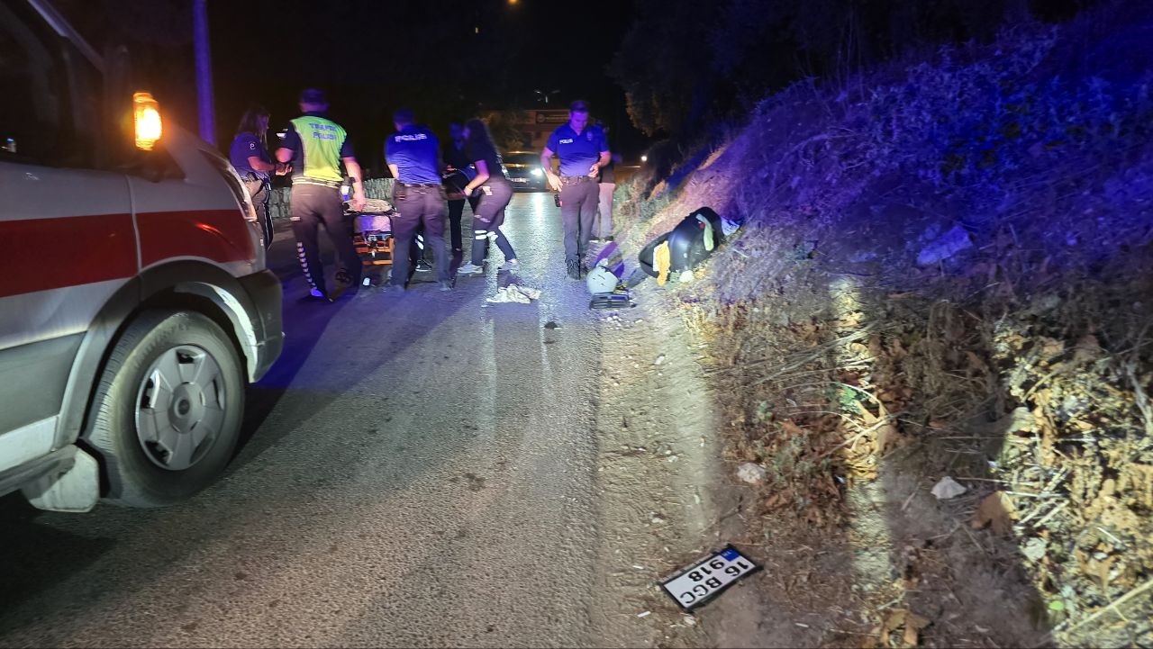 Bursa’nın Mudanya ilçesinde kontrolden çıkan bir motosikletin yol kenarındaki aydınlatma