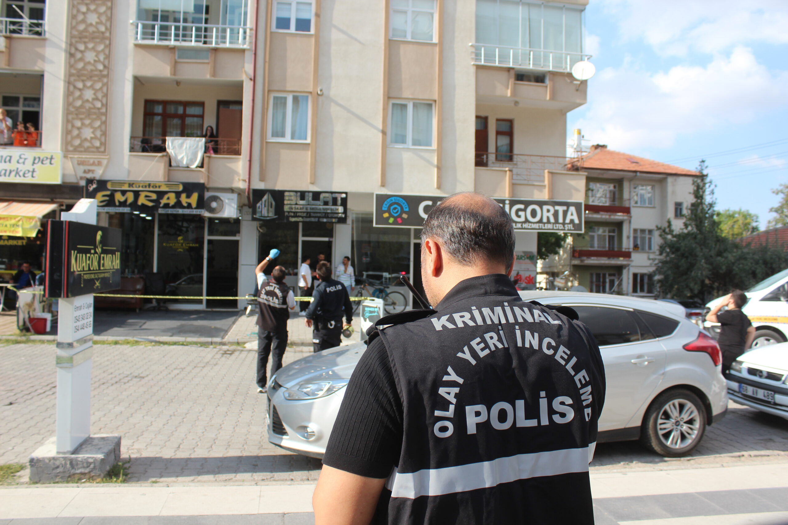 Aksaray’da teyzesinin 5’inci kattaki evinde balkonda çay içtiği sırada dengesini