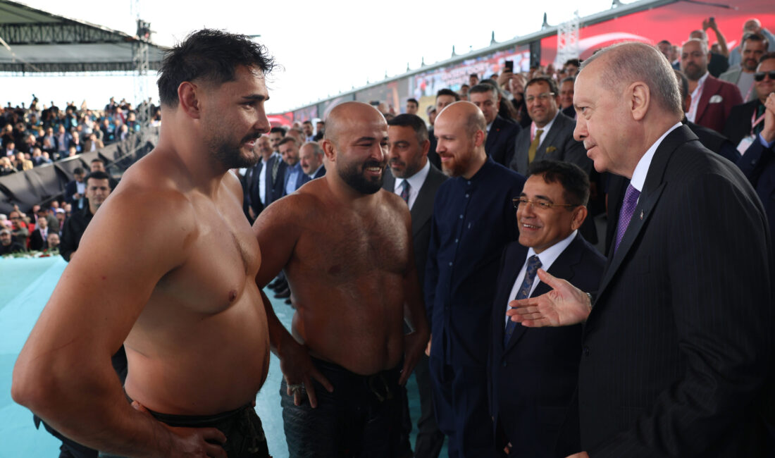 Cumhurbaşkanı Recep Tayyip Erdoğan, Türkiye Geleneksel Güreşler Federasyonu (TGGF) tarafından