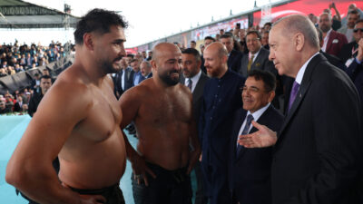 Cumhurbaşkanı Recep Tayyip Erdoğan, Türkiye Geleneksel Güreşler Federasyonu (TGGF) tarafından