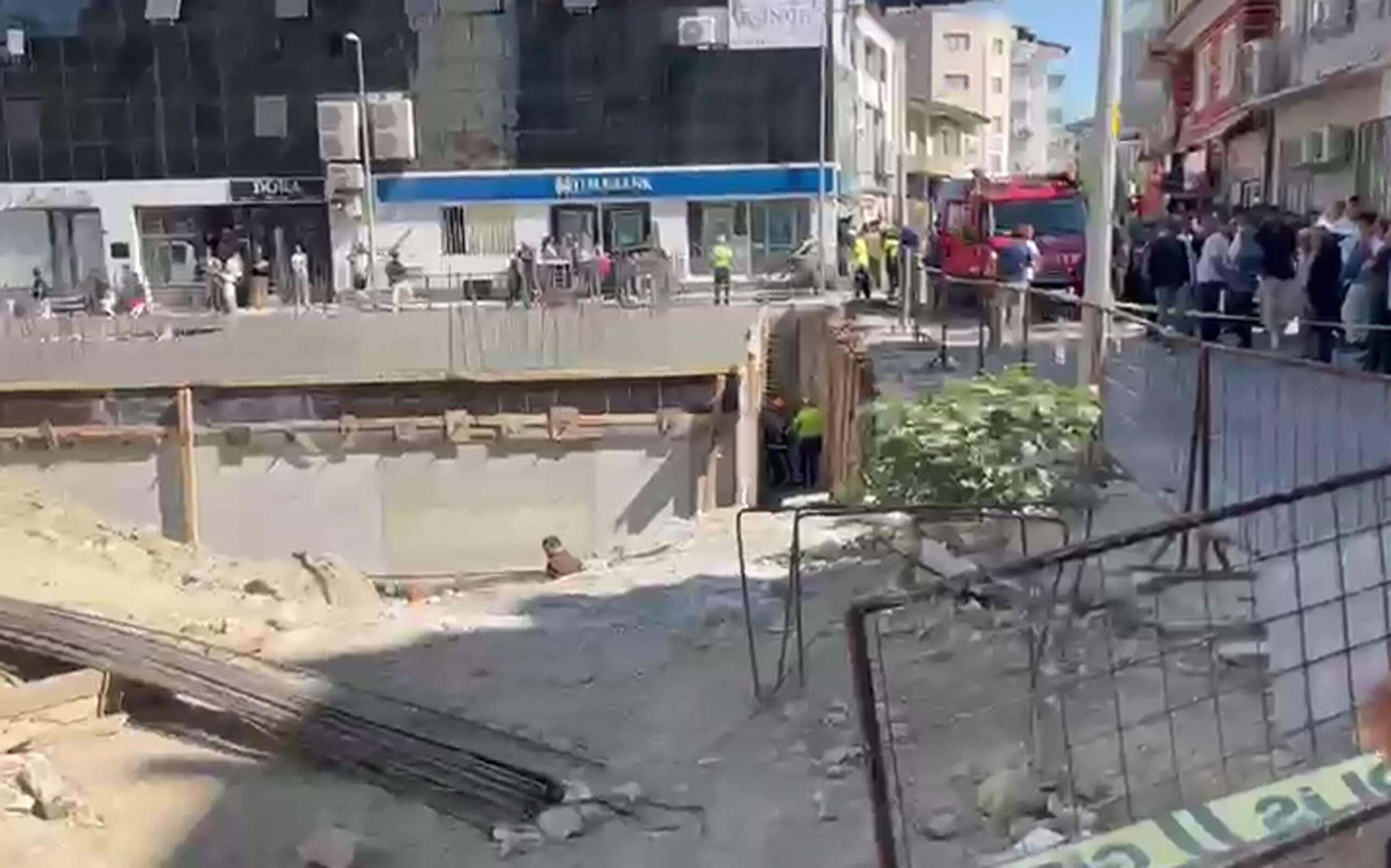 Denizli’nin Sarayköy ilçesinde kullandığı elektrikli bisikletle yaklaşık 5 metre yükseklikten