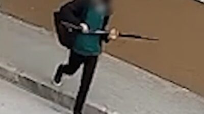 Manisa’nın Turgutlu ilçesinde öğrencilerin okula gittiği sokakta düzenlenen silahlı saldırıda