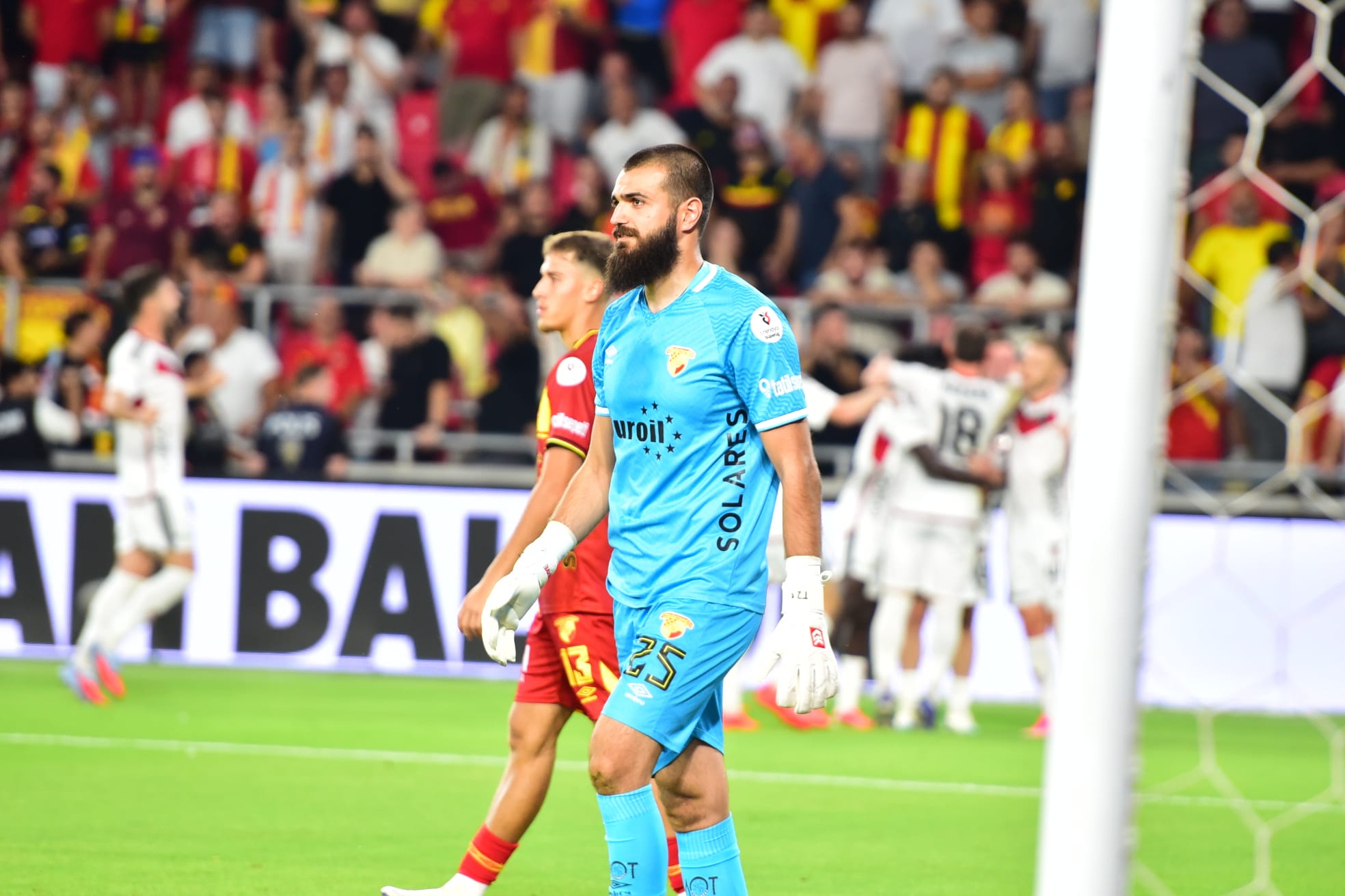 Süper Lig’in 4’üncü haftasında evinde Gaziantep FK’ya 4-2 yenilen Göztepe’de,