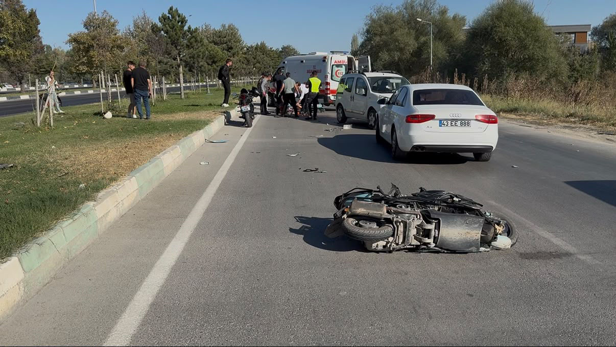 Kütahya-Tavşanlı kara yolu yan yol güzergahında meydana gelen trafik kazasında,