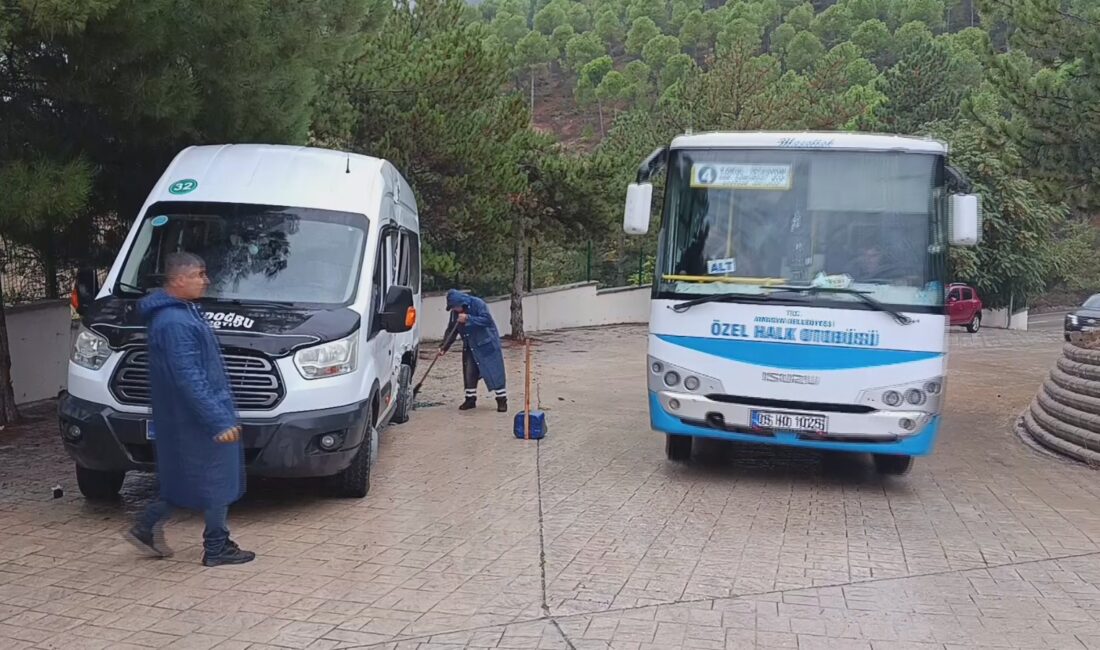 Amasya Üniversitesi Yeşilırmak Yerleşkesi önünde sabah saat 08.00 sıralarında trafik