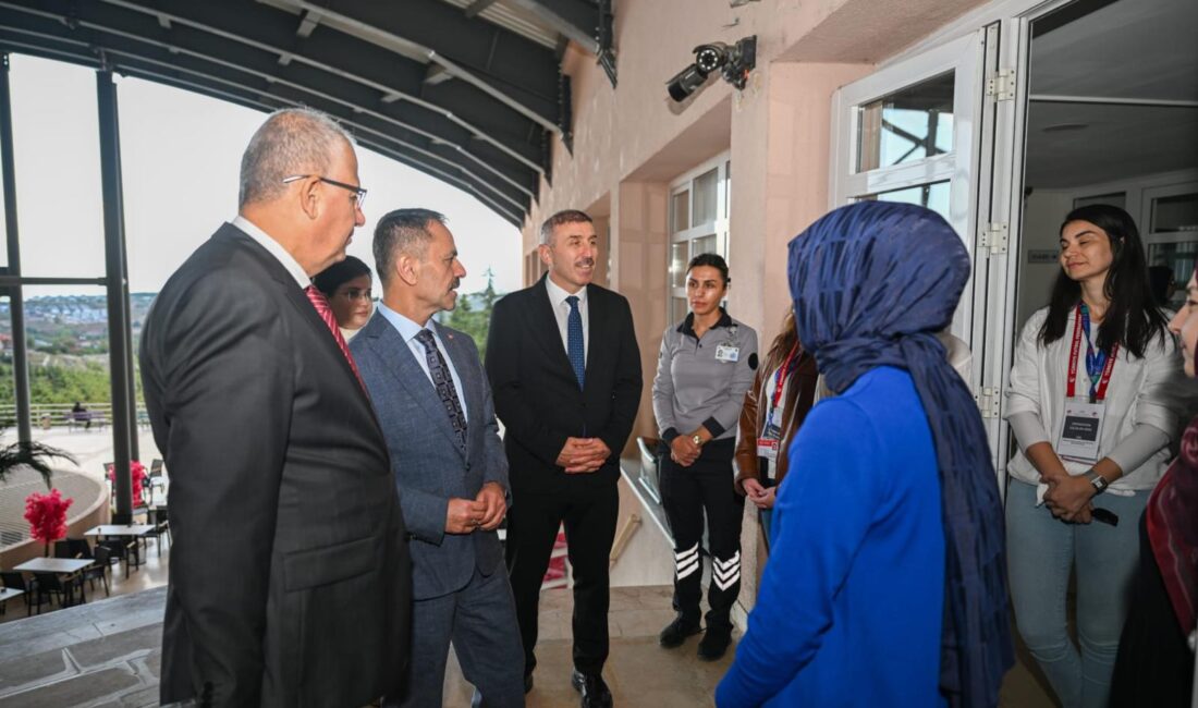 Kocaeli Valisi İlhami Aktaş, Kocaeli Üniversitesi Umuttepe Yerleşkesi’nde hizmet veren