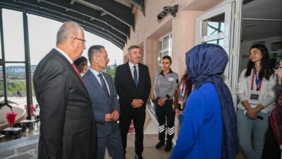 Kocaeli Valisi İlhami Aktaş, Kocaeli Üniversitesi Umuttepe Yerleşkesi’nde hizmet veren