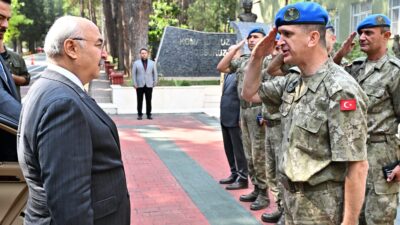 Denizli Valisi Yavuz Selim Köşger, 11. Komando Tugay Komutanlığına giderek