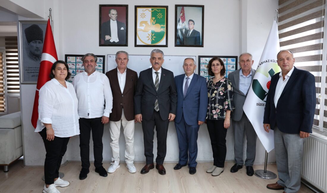 Düzce Valisi Mehmet Makas, Cedidiye Mahallesi’nde faaliyetlerini sürdüren Düzce Abhaz