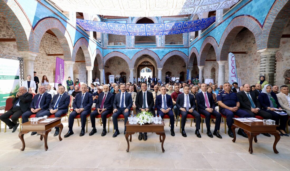 Tokat Valisi Abdullah Köklü, kentte organize edilen Bağımlılıkla Mücadele Akademisi