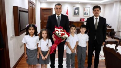 Mersin Valisi Atilla Toros, İlköğretim Haftası kutlamaları çerçevesinde eğitim camiasını