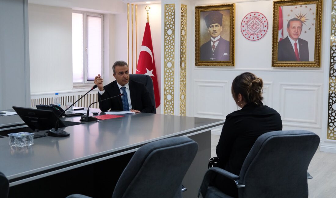 Karaman Valisi Hayrettin Çiçek, Yunus Emre Toplantı Salonu’nda düzenlenen Halk