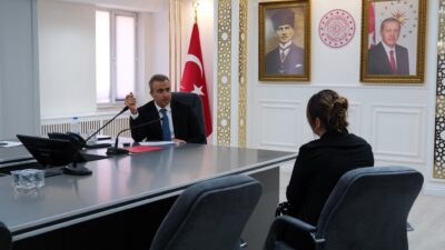 Karaman Valisi Hayrettin Çiçek, Yunus Emre Toplantı Salonu’nda düzenlenen Halk