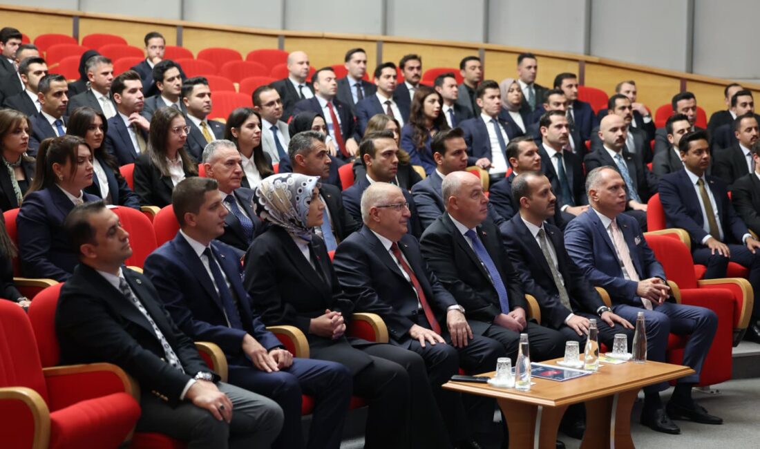 Milli Savunma Bakanı Yaşar Güler, kaymakam adaylarına hitap ettiği programda