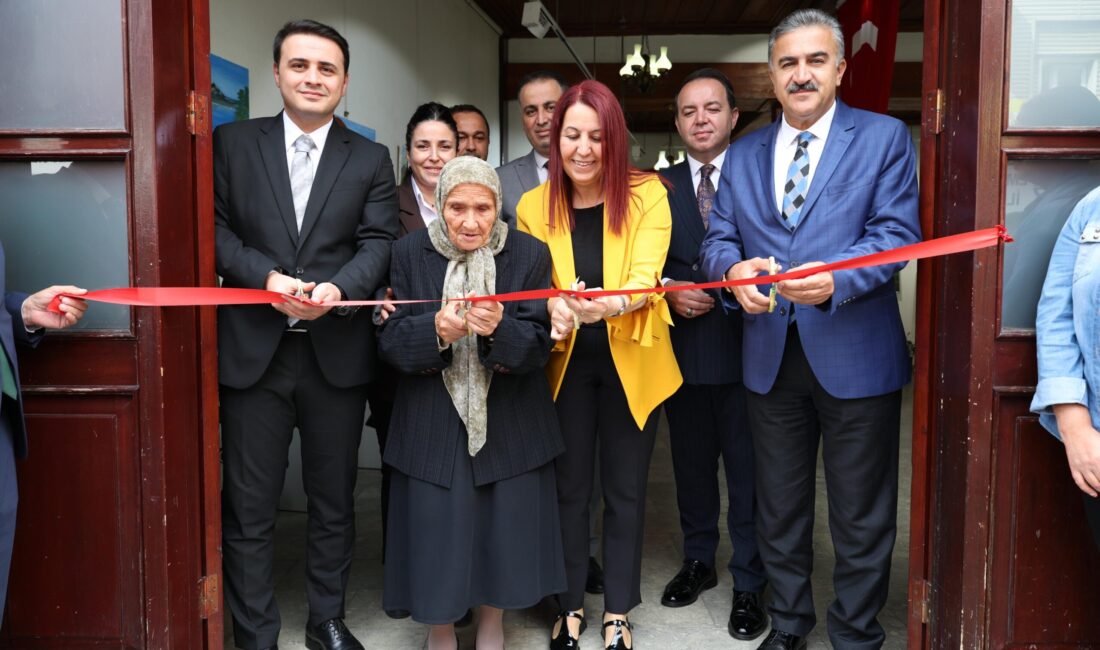 Zonguldak Devlet Güzel Sanatlar Galerisi, 81 yaşındaki Şahinde Ermiş’in yağlı