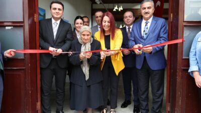 Zonguldak Devlet Güzel Sanatlar Galerisi, 81 yaşındaki Şahinde Ermiş’in yağlı