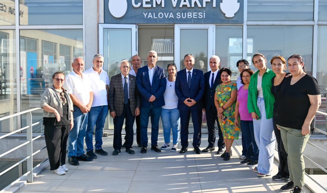 Yalova Valisi Dr. Ahmet Hamdi Usta, kentte faaliyet gösteren sivil
