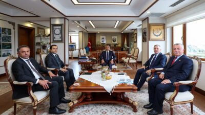 Kalkandere ilçe protokolü, Rize Valisi İhsan Selim Baydaş’a makamında ziyarette