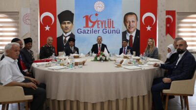 Ağrı Valisi Önder Bozkurt, 19 Eylül Gaziler Günü dolayısıyla il