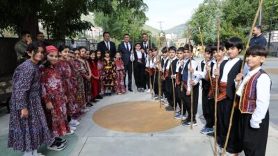 Tunceli Valisi Şefik Aygöl, Latif Büyükdağ İlkokulunu ziyaret ederek öğretmen
