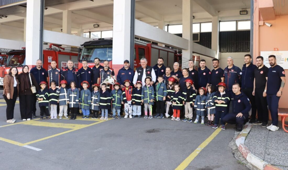 Yalova’da İtfaiye Haftası etkinlikleri kapsamında minik öğrenciler Yalova Belediyesi İtfaiye