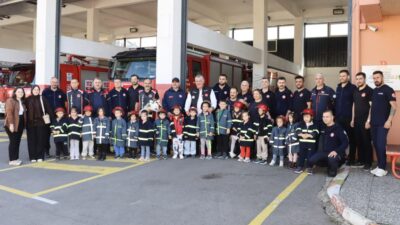 Yalova’da İtfaiye Haftası etkinlikleri kapsamında minik öğrenciler Yalova Belediyesi İtfaiye