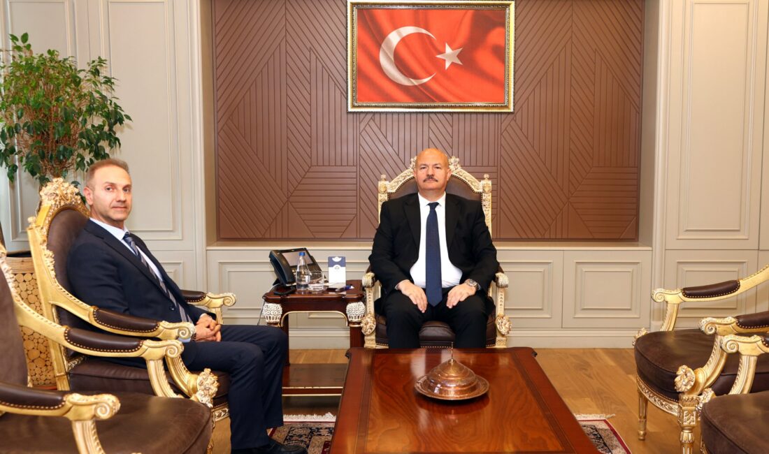 Adıyaman Valisi Abdullah Küçük, kente yeni görevlendirilen Defterdar Vekili Sinan