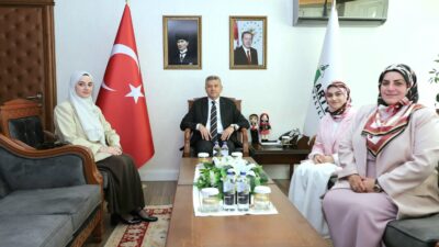 Artvin Valisi Dr. Turan Ergün, valilik makamında kentin sivil toplum