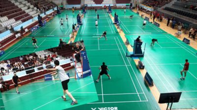 Büyükler Türkiye Badminton Şampiyonası Hatay’da başladı. Türkiye’nin farklı illerinden gelen