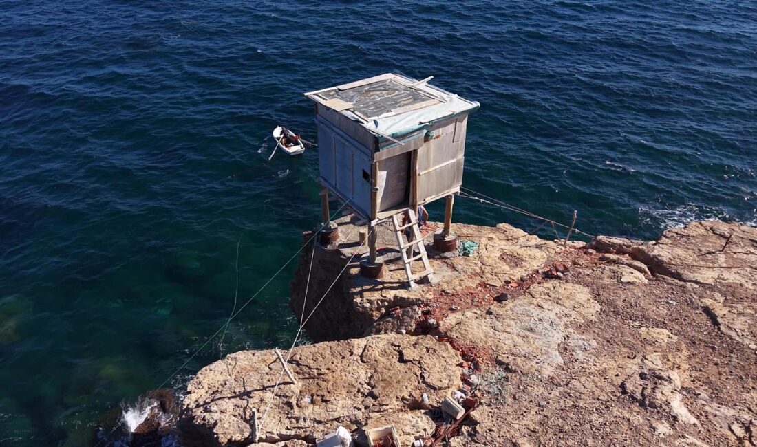 İzmir’in Karaburun ilçesinde, balıkların göç rotaları üzerinde kurulan geleneksel “çökertme